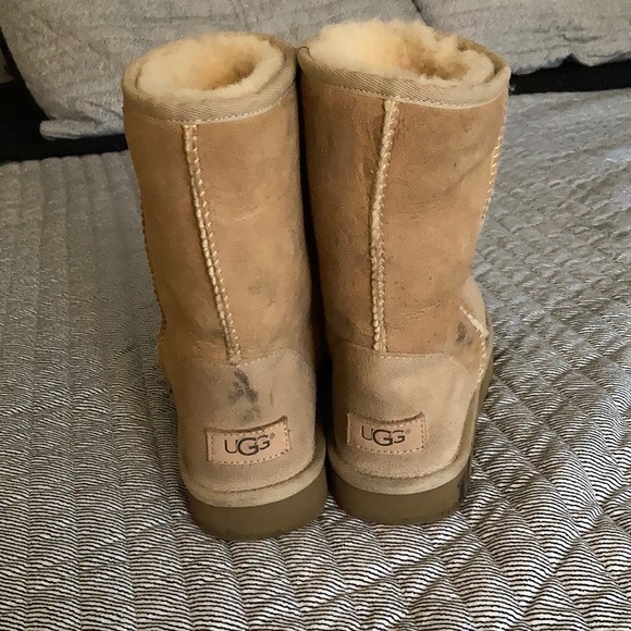 Ugg’s size 7 - Picture 2 of 4